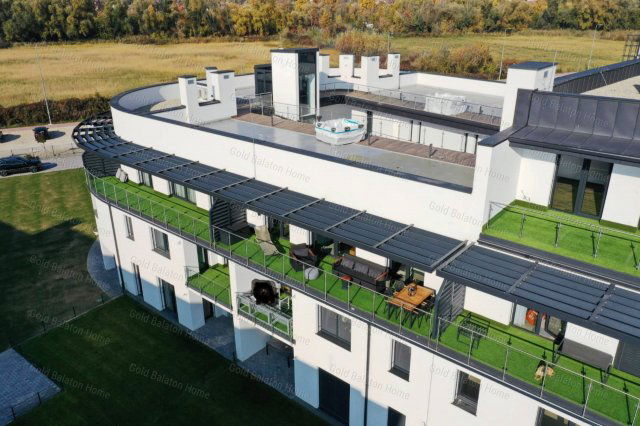 Eladó téglalakás, Keszthelyen 160 M Ft, 1+2 szobás