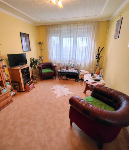 Eladó panellakás, Cegléden 46.9 M Ft, 4 szobás