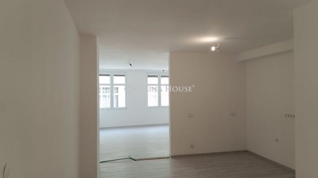 Eladó téglalakás, Budapesten, VI. kerületben 79.9 M Ft, 1 szobás
