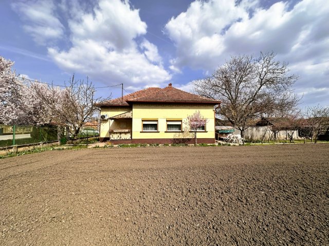 Eladó családi ház, Kunágotán 15 M Ft, 3 szobás