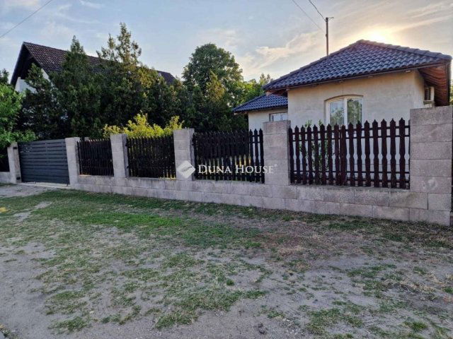 Eladó családi ház, Szentmártonkátán 48.9 M Ft, 4 szobás