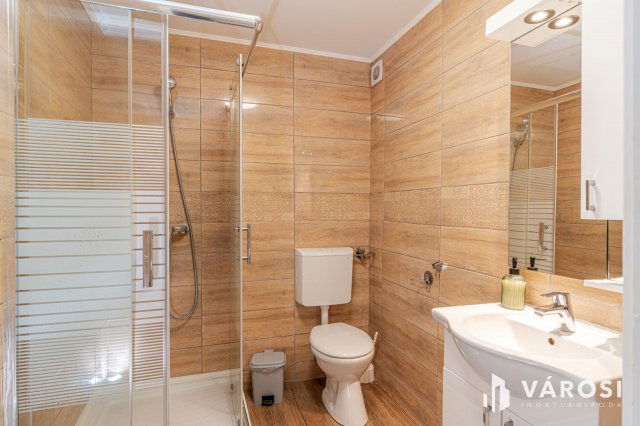 Eladó családi ház, Szegeden 489 M Ft, 10 szobás