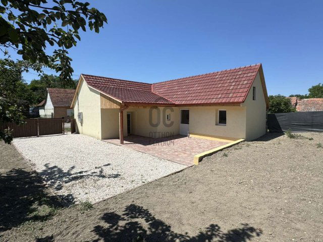 Eladó családi ház, Enyingen 33 M Ft, 2 szobás