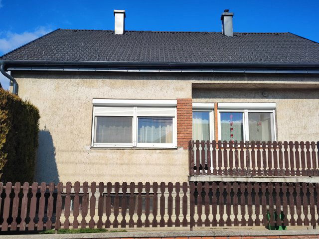 Eladó családi ház, Mosonmagyaróváron 77.6 M Ft, 4 szobás