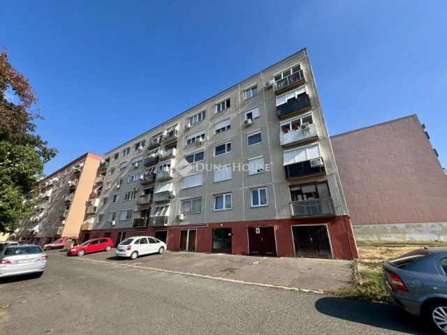 Eladó panellakás, Pécsett 44.9 M Ft, 2 szobás