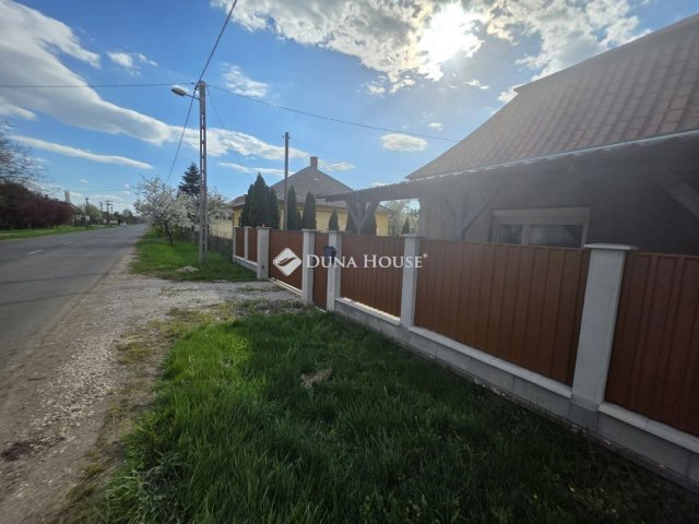 Eladó családi ház, Poroszlón 46 M Ft, 5 szobás