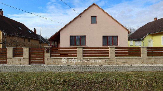 Eladó családi ház, Zalacsányon 82.9 M Ft, 5+1 szobás