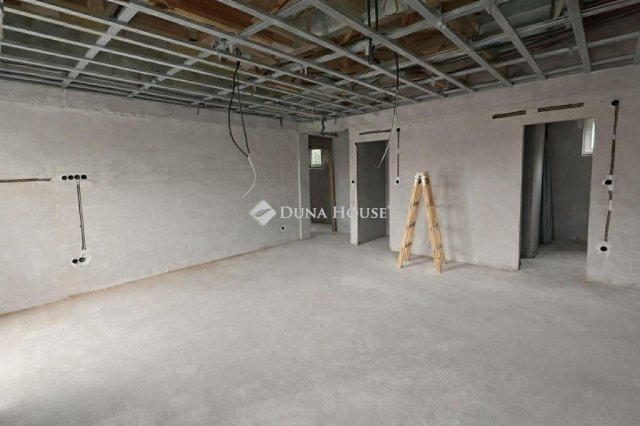 Eladó téglalakás, Győrött 89.9 M Ft, 5 szobás