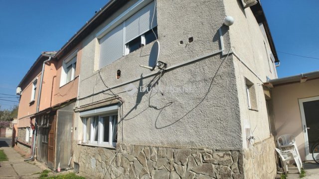 Eladó családi ház, Sárváron 92 M Ft, 7+1 szobás