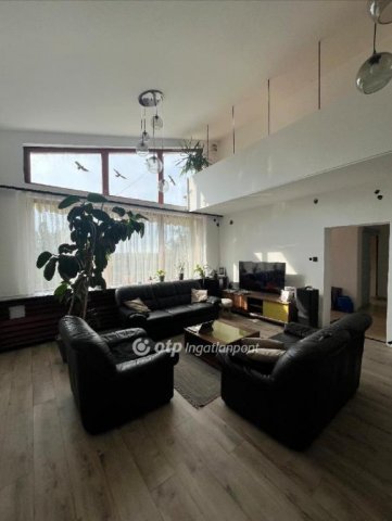 Eladó családi ház, Vonyarcvashegyen 134.9 M Ft, 7 szobás