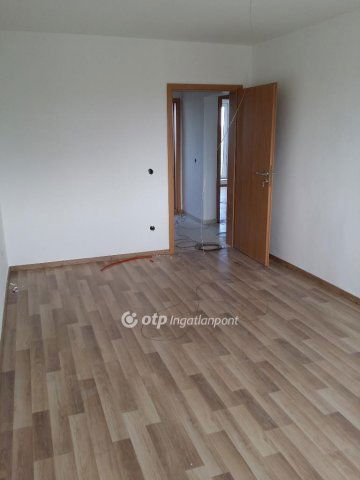 Eladó téglalakás, Táborfalván 28.45 M Ft, 3 szobás