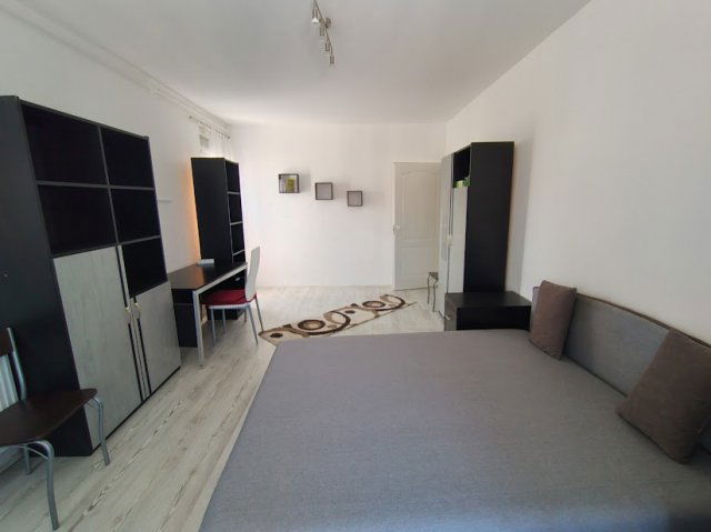 Kiadó panellakás, albérlet, Pécsett, Rókus utcában, 3 szobás