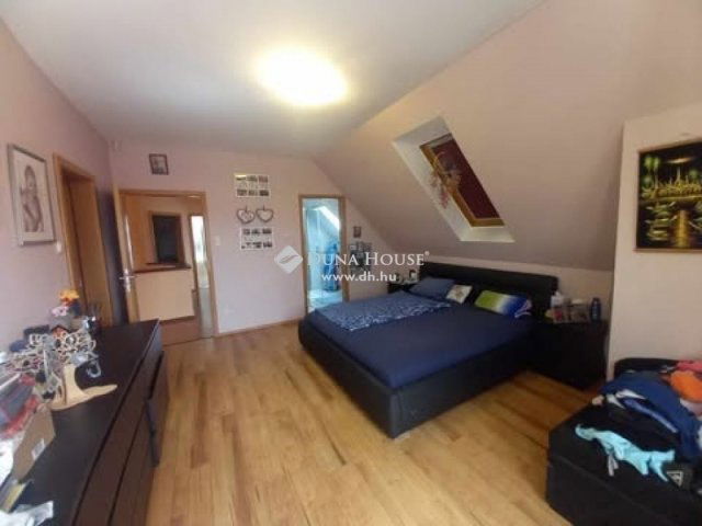 Eladó családi ház, Vecsésen 198.9 M Ft, 6 szobás