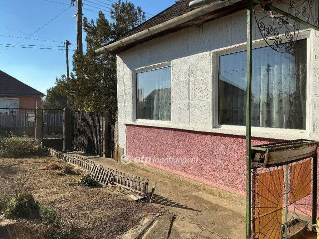 Eladó családi ház, Magyon 7 M Ft, 2 szobás