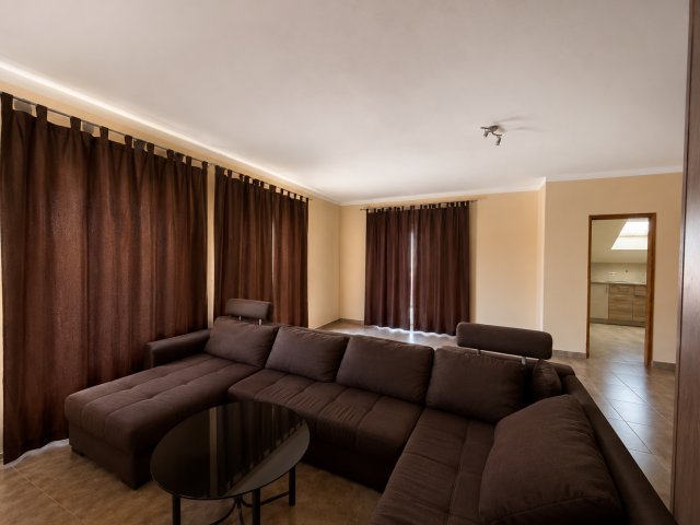 Eladó családi ház, Szigetszentmiklóson 175.9 M Ft, 4 szobás