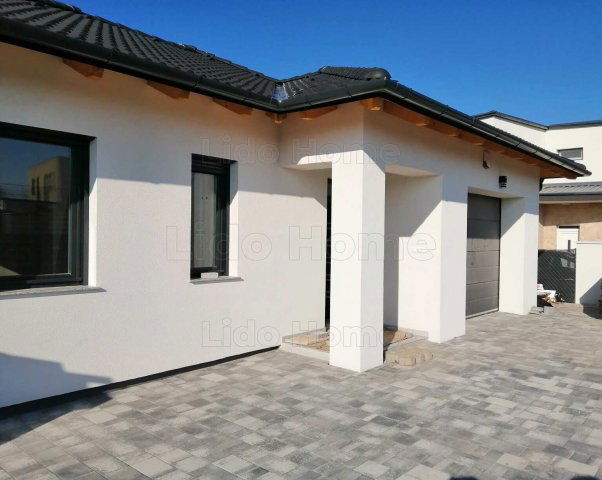 Eladó családi ház, Siófokon 179.9 M Ft, 13 szobás