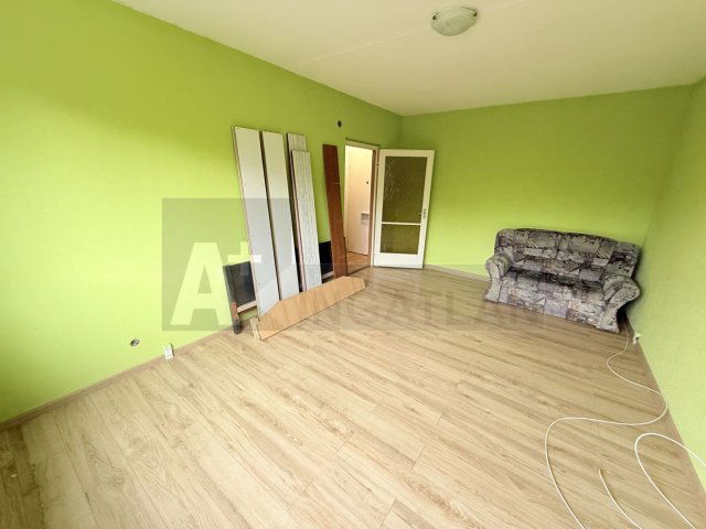Eladó panellakás, Szegeden 42.9 M Ft, 2 szobás