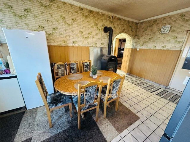 Eladó családi ház, Demecseren 20.9 M Ft, 3 szobás