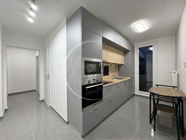 Eladó panellakás, Pécsett, Építők útján 57.5 M Ft, 2 szobás