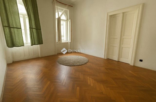Eladó téglalakás, Budapesten, VI. kerületben 135.66 M Ft