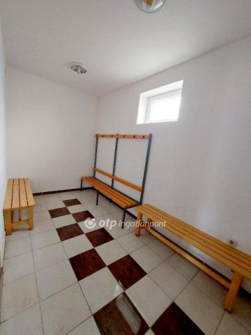 Eladó családi ház, Miskolcon 350 M Ft, 10 szobás
