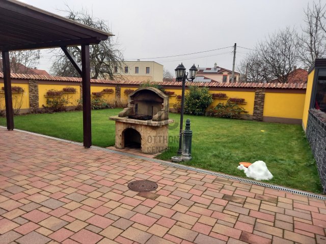 Kiadó családi ház, albérlet, Pápán 220 E Ft / hó, 3 szobás