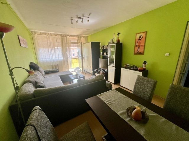 Eladó panellakás, Pécsett 37.99 M Ft, 2 szobás