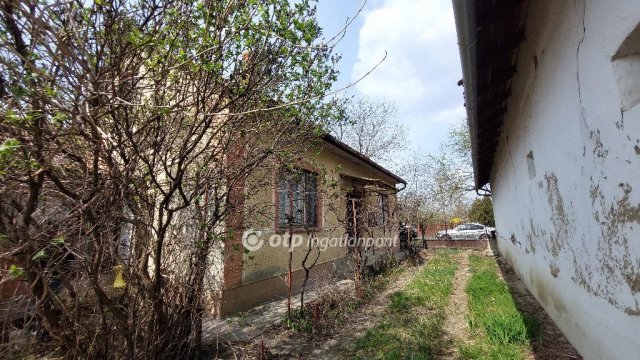 Eladó családi ház, Kisújszálláson 19.5 M Ft, 3 szobás