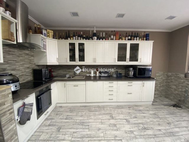 Eladó családi ház, Neszmélyen 74.9 M Ft, 3 szobás