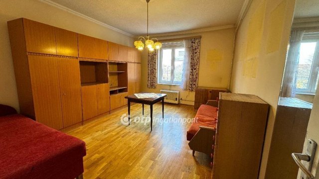 Eladó téglalakás, Pápán 42.9 M Ft, 2 szobás