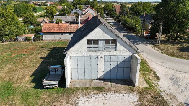 Eladó ipari ingatlan, Martonvásáron 116 M Ft, 2 szobás