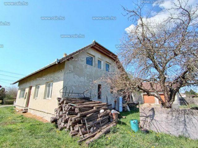 Eladó családi ház, Vácrátóton 57.9 M Ft, 6 szobás