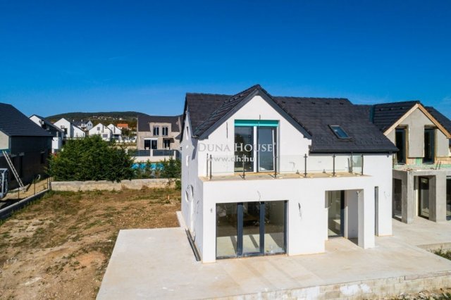 Eladó családi ház, Balatonakaliban 129 M Ft, 5 szobás