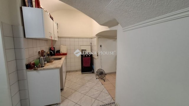 Eladó téglalakás, Budapesten, VI. kerületben 73 M Ft, 2 szobás