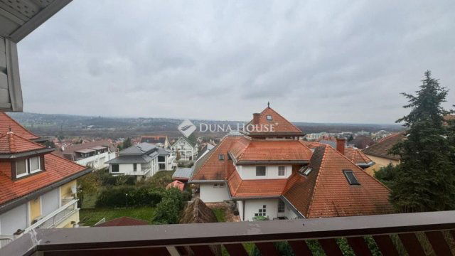 Eladó téglalakás, Hévízen 98.969 M Ft, 4 szobás