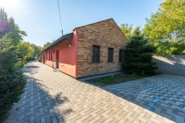 Eladó családi ház, Délegyházán 123 M Ft, 6 szobás