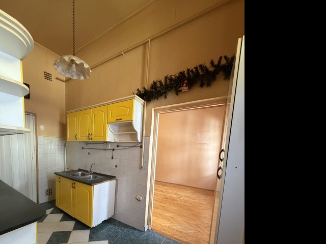 Eladó téglalakás, Budapesten, VI. kerületben, Csengery utcában