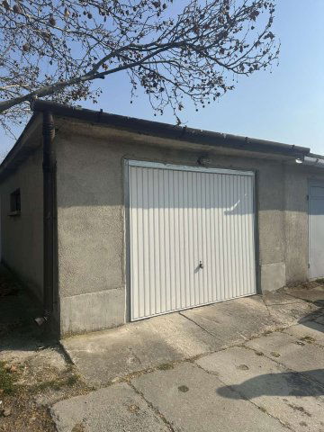 Eladó garázs, Várpalotán, Szabolcska Mihály utcában 8.9 M Ft