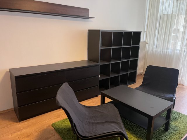 Kiadó panellakás, albérlet, Pécsett, Ajtósi Dürer utcában