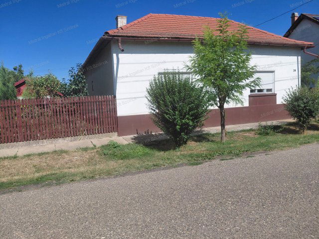 Eladó családi ház, Törökszentmiklóson 26.5 M Ft, 2 szobás