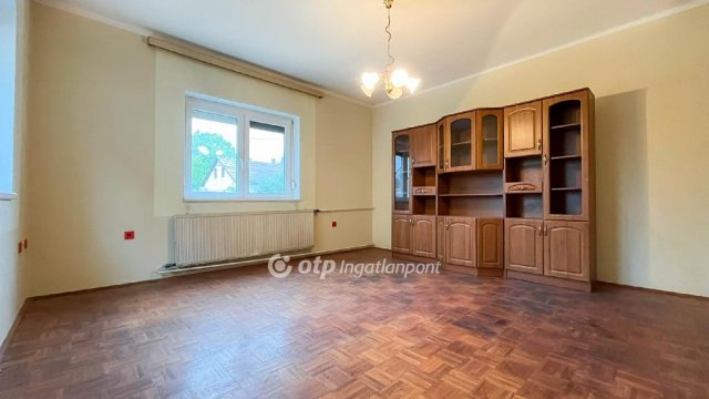 Eladó családi ház, Győrött 55 M Ft, 4 szobás