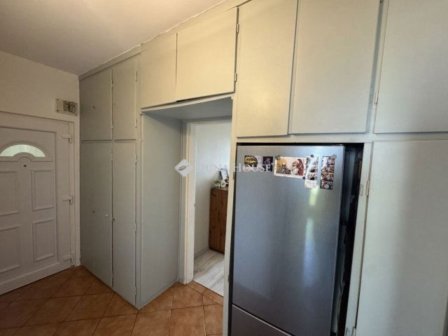 Eladó panellakás, Pécsett 49.9 M Ft, 3 szobás