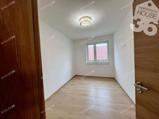Eladó téglalakás, Kecskeméten 156 M Ft, 4 szobás