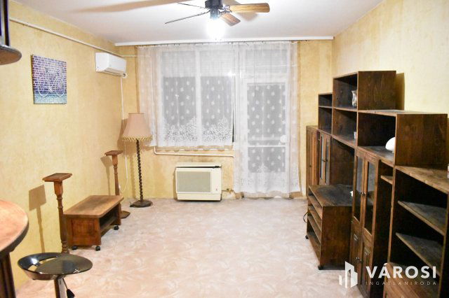 Eladó panellakás, Gyulán 26.9 M Ft, 2 szobás