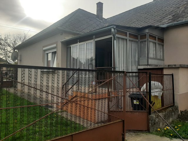 Eladó családi ház, Borzaváron 49.9 M Ft, 3 szobás