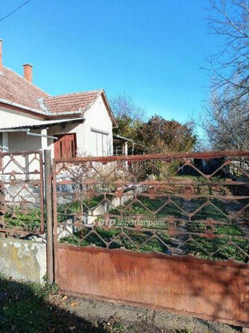 Eladó családi ház, Zsákán 15 M Ft, 3 szobás