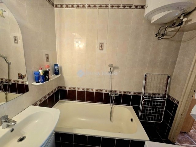 Eladó téglalakás, Pécsett 46.9 M Ft, 2 szobás