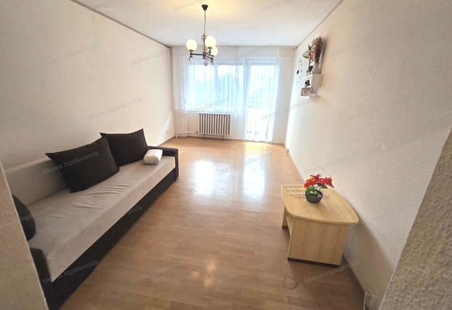 Eladó panellakás, Tatabányán 38 M Ft, 2 szobás