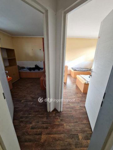 Eladó családi ház, Pápán 249 M Ft, 9+11 szobás