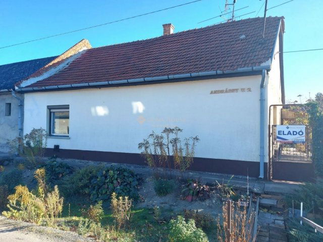 Eladó családi ház, Izsákon 21.5 M Ft, 3 szobás